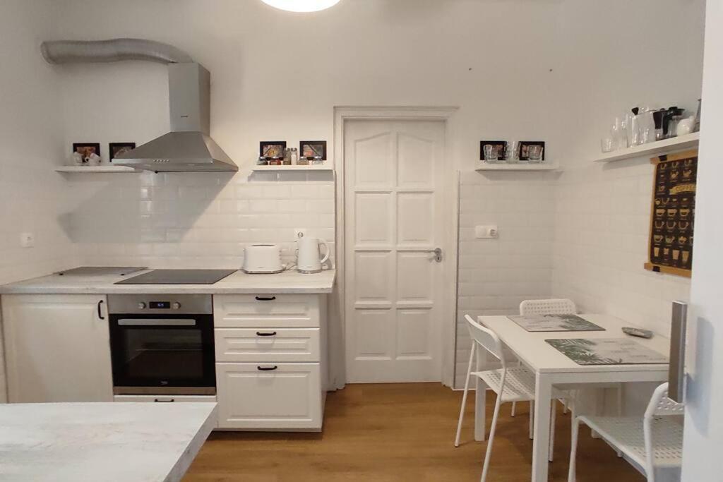 Flora House 3 Minutes From Lake Balaton Keszthely Ngoại thất bức ảnh